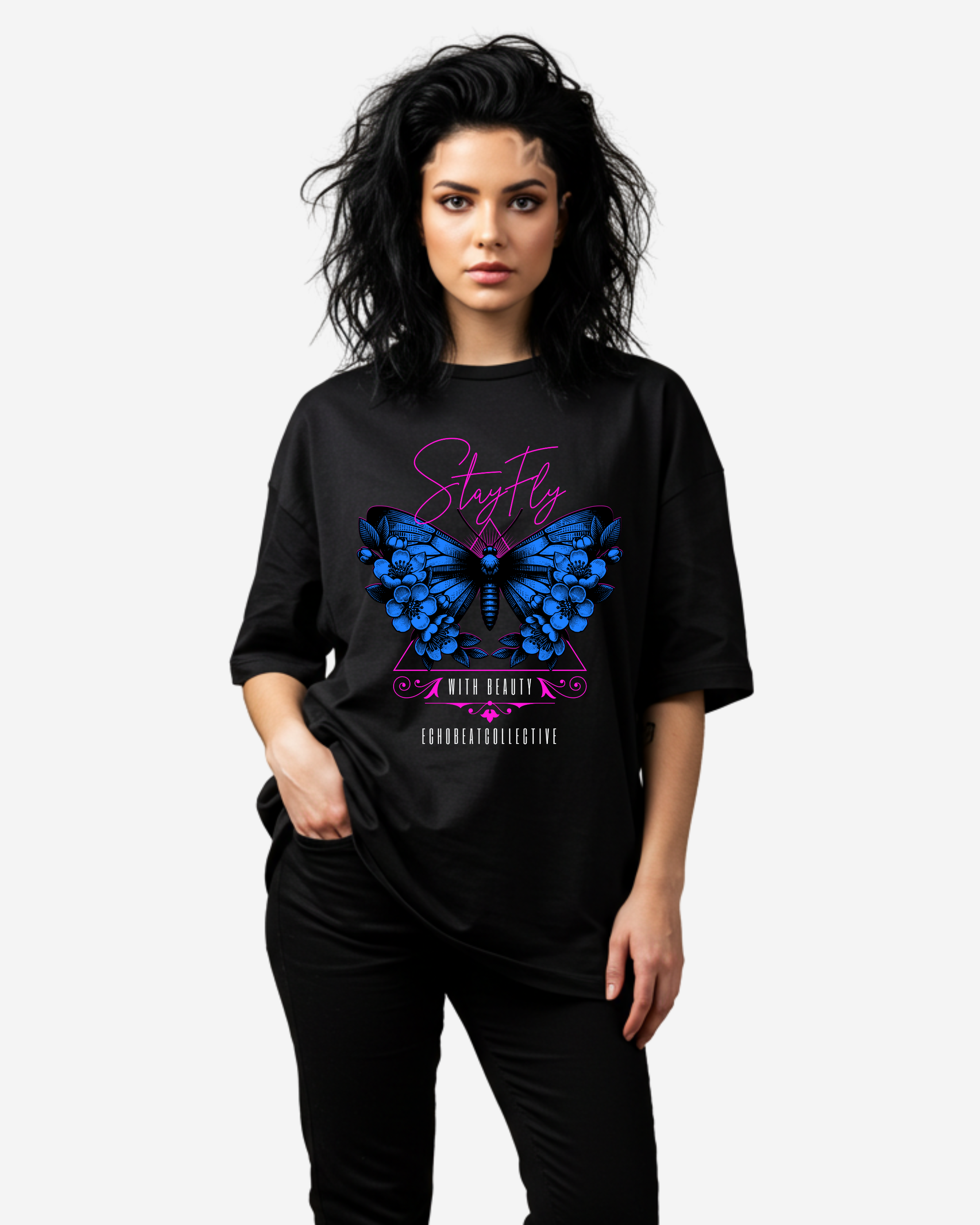 Butterfly in bloom Women's Oversized T-Shirt