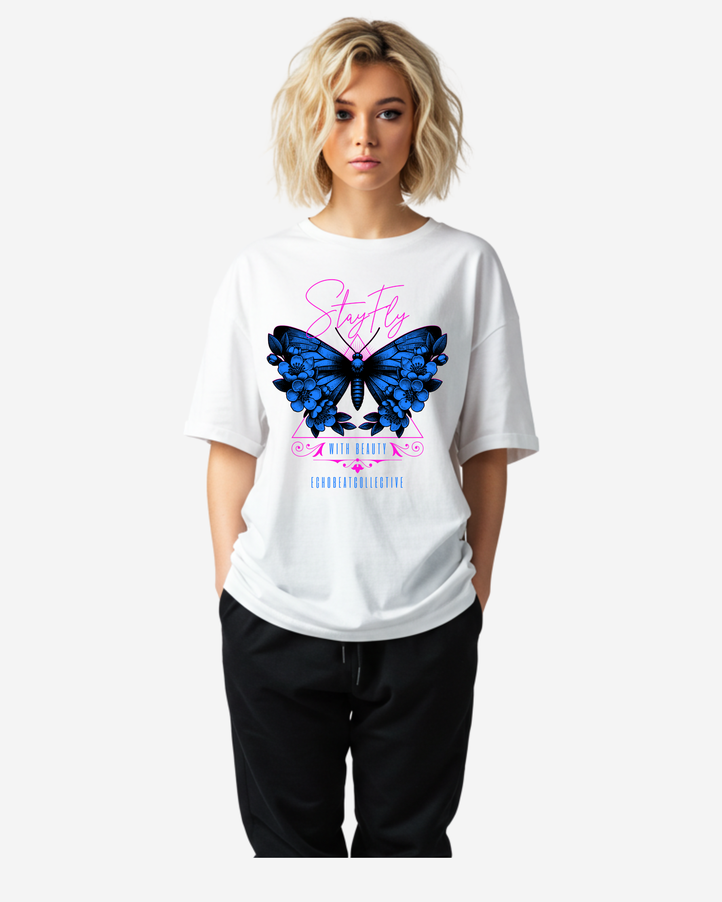 Butterfly in bloom Women's Oversized T-Shirt